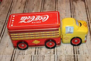 lot 91 image: Collectable Coca-Cola Tin Truck