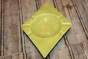 lot 90 image: Vintage Handmade Ashtray made by the school Children of Partlow State School and Hospital