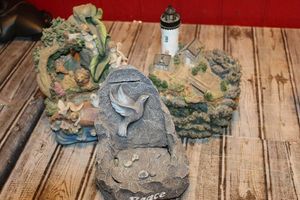 lot 88 image: Water Feature Decorations