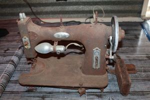 lot 235 image: Vintage White Rotary Sewing Machine, Date of Manufactured Unknown