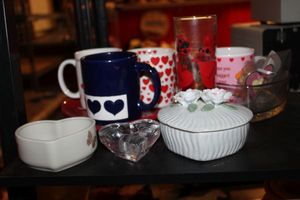 lot 237 image: Heart Themed Decorative Items