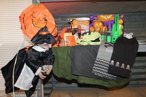 lot 150 image: Halloween Decorations and Pumpkin Carving Kits