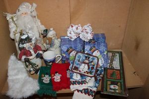 lot 139 image: Christmas Deco for all Rooms