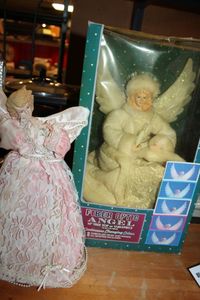 lot 138 image: Ceramic and Fiber Optic Tree Topper Angels