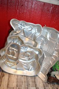 lot 121 image: Wilton Cake Pans - Ernie &amp Bert, Pink Panther and Astronaut&nbsp