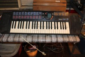 lot 53 image: Yamaha PSR-76 Electric Keyboard