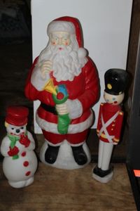 lot 43 image: Plastic Lawn Christmas Deco