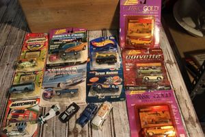 lot 66 image: Matchbox and Hotwheels cars - Most are in unopened packaging