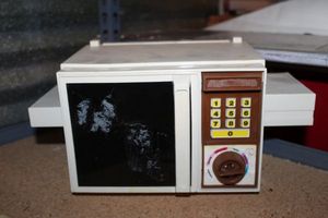 lot 71 image: Easy Bake Oven