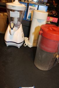lot 272 image: Smoothie Freeze Blender and Iced Tea Maker