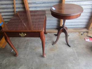 lot 16 image: Brown wooden side table  1 drawer 20x19x23, Drum Table  24x17 diameter ( heltons)