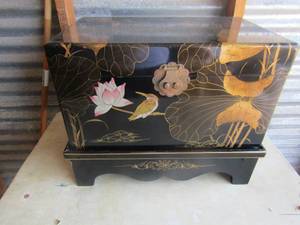 lot 22 image: CHINESE BLACK LACQUER  Floral Dcor Chest   on stand 16x20x12 ( BW 2)
