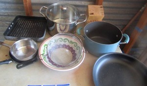 lot 25 image: Large lot of used pots and pans some with lids (BW 1)