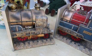 lot 29 image: Central Station Van Mark Train Bookends (helton)