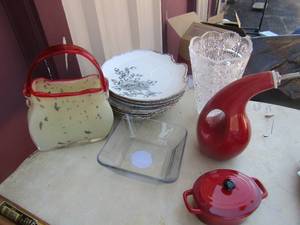 lot 36 image: Handled blown glass purse, 10 luncheon plates cups not included, crystal vase, red handled olive oil bottle, candy dish