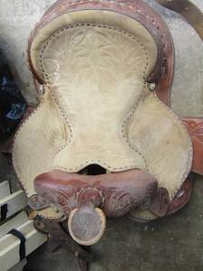 lot 75 image: Yokum Texas saddle in good condition just needs to be cleaned, adult size