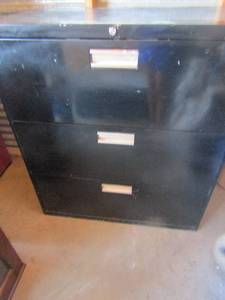 lot 91 image: 3 drawer black metal filing cabinet no keys found, 403619
