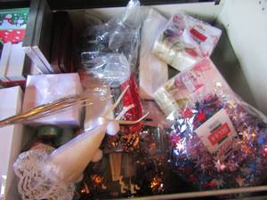 lot 94 image: Arts and crafts lot, new and used items