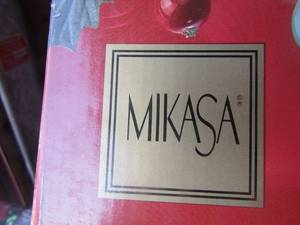 lot 99 image: Mikasa glass ware, 13 serving platter NIB- 9 ruffled plate NIB- 9 footed bon bon NIB