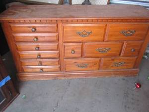 lot 123 image: 6 drawer brown dresser has a few scratches but still in good condition-- 305817