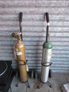 lot 133 image: 2 oxygen tanks on rolling stands for easy travel
