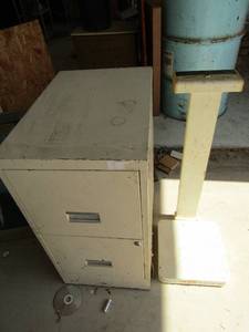 lot 153 image: Metro scale unknown working condition-- metal 2 drawer filing cabinet (ST)