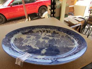 lot 161 image: Lot of glass home dcor and such (ST)