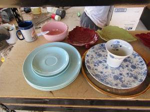 lot 178 image: Kitchen lot of dinner plates, cereal bowls, leaf design plates (ST)