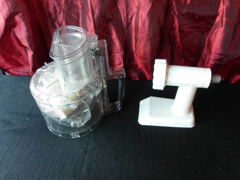 lot 102 image: KITCHEN AID ACCESSORIES