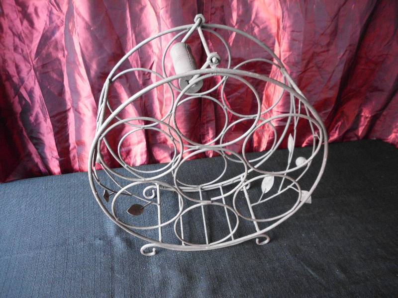 lot 103 image: VINTAGE WINE BOTTLE HOLDER