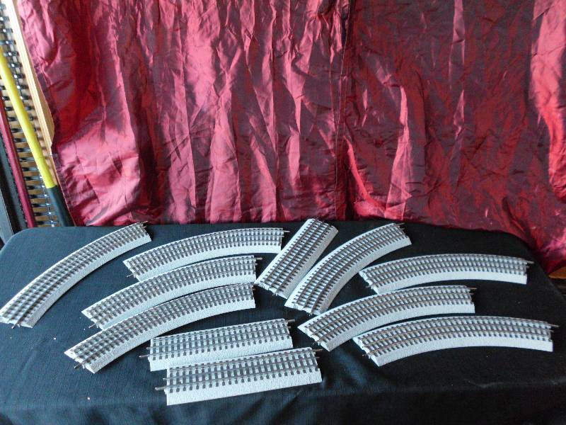 lot 118 image: LIONEL TRAIN TRACKS
