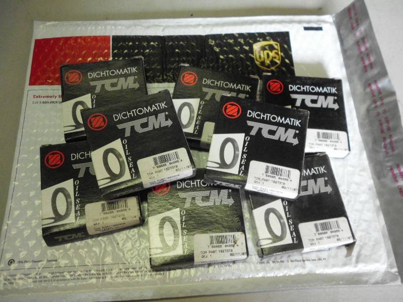 lot 198 image: DICTHOMATIK OIL SEALS