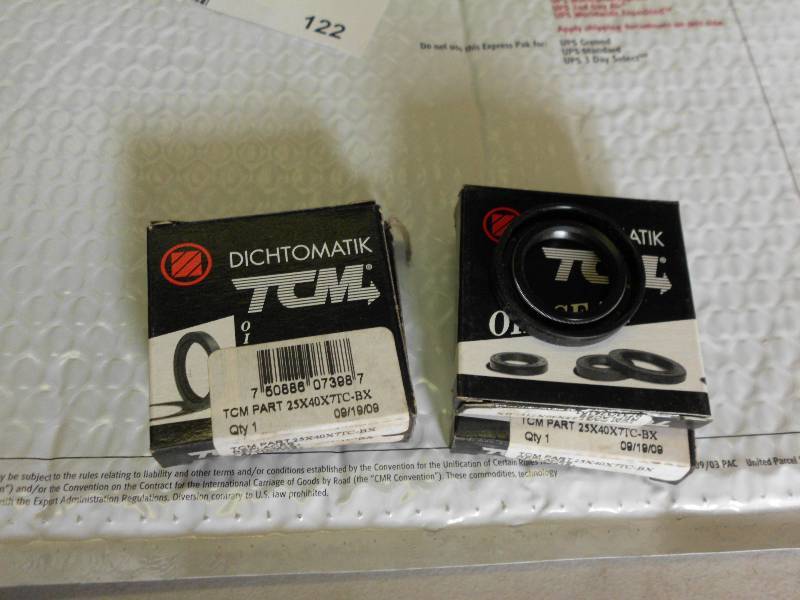 lot 122 image: DICTHOMATIK OIL SEALS