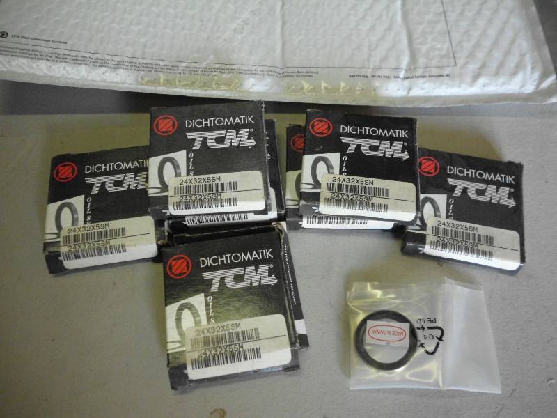 lot 132 image: DICTHOMATIK OIL SEALS