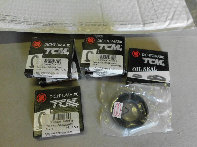 lot 133 image: DICTHOMATIK OIL SEALS