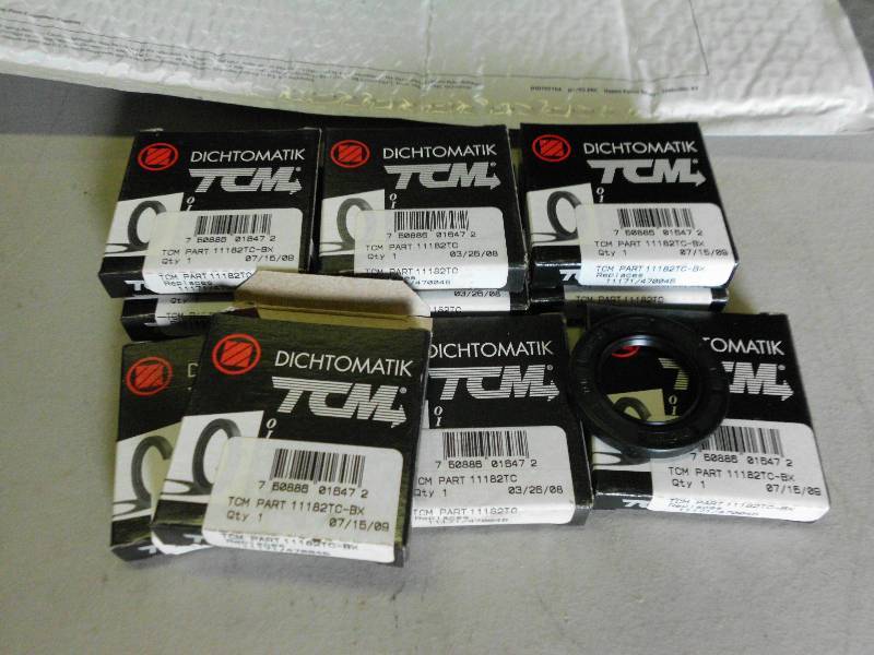 lot 131 image: DICTHOMATIK OIL SEALS
