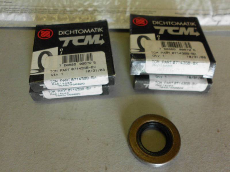 lot 136 image: DICTHOMATIK OIL SEALS