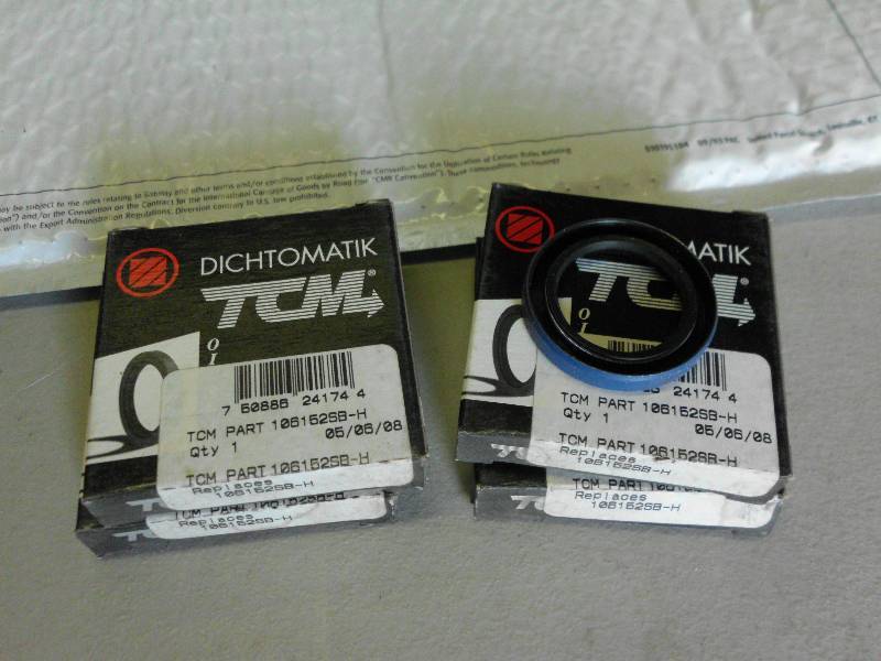 lot 135 image: DICTHOMATIK OIL SEALS