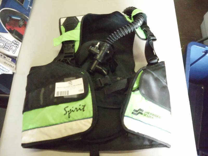 lot 159 image: SCUBA VEST