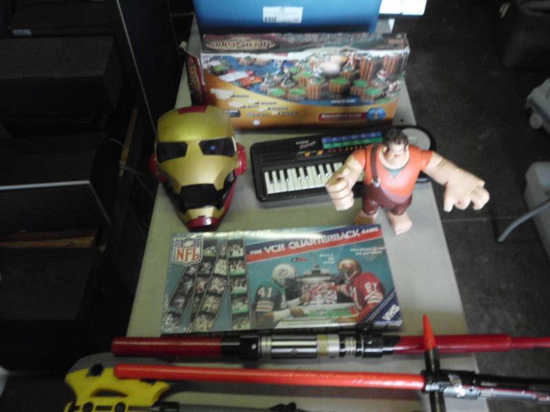 lot 68 image: ASSORTED TOYS
