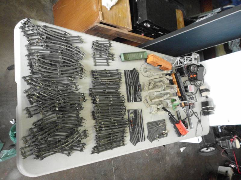 lot 74 image: LIONEL TRAIN SET