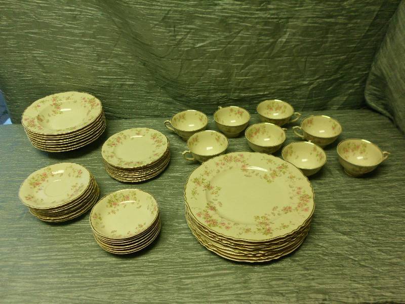 lot 361 image: CHINA DISH SET