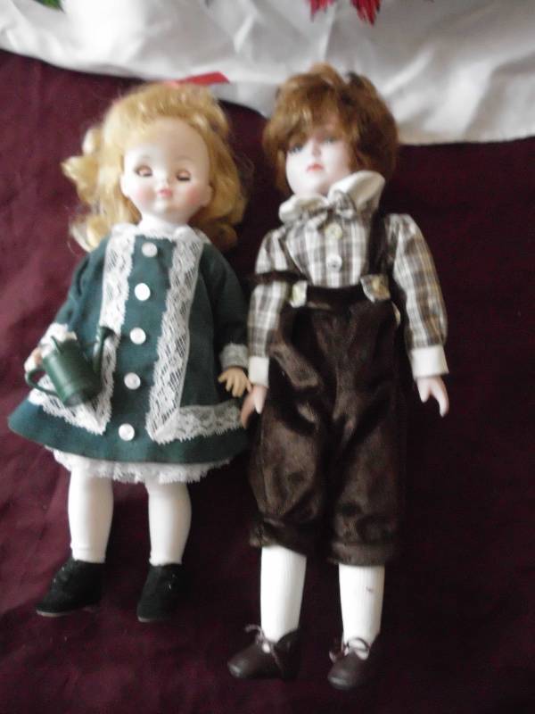 lot 8 image: PORCELAIN DOLLS