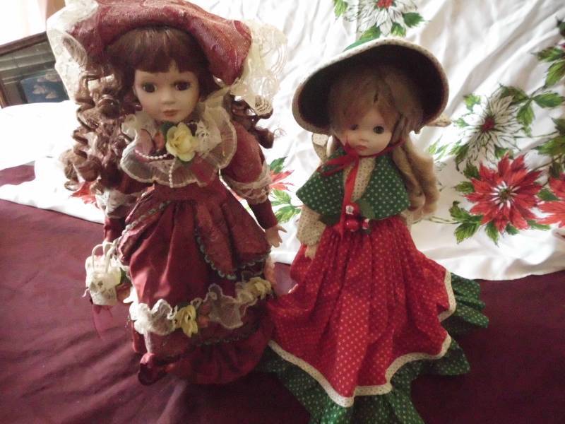 lot 9 image: PORCELAIN DOLLS