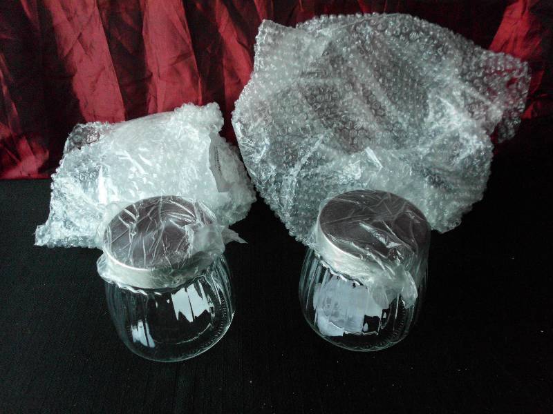 lot 33 image: GLASS CANISTER WITH LID