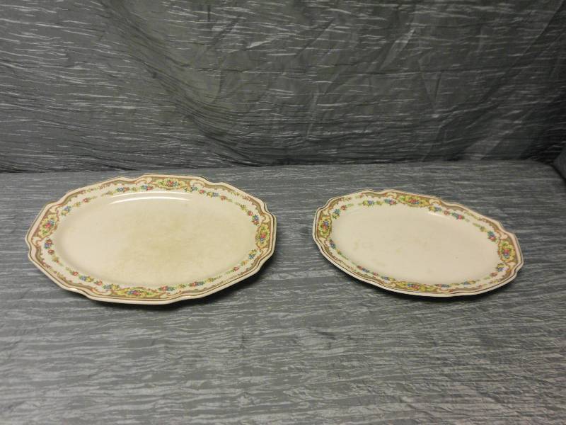 lot 38 image: CHINA DISH SET