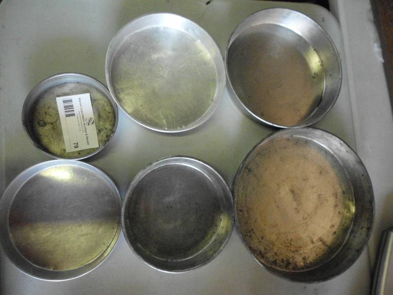 lot 79 image: CAKE PANS