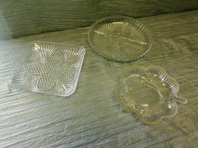 lot 255 image: RELISH DISH