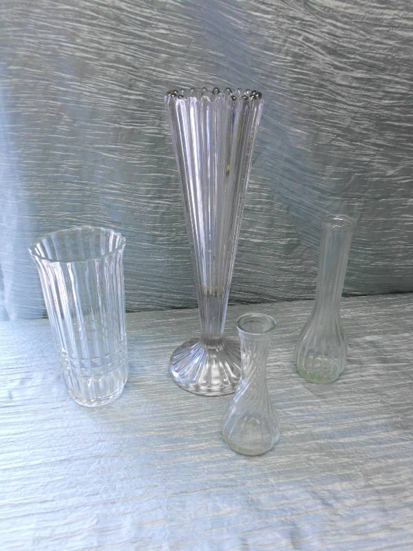 lot 259 image: VINTAGE VASES