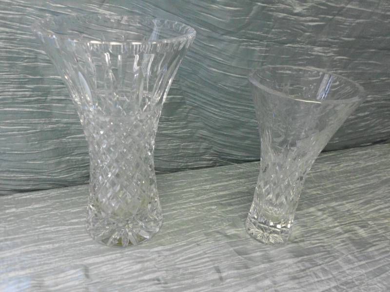 lot 262 image: CRYSTAL VASE